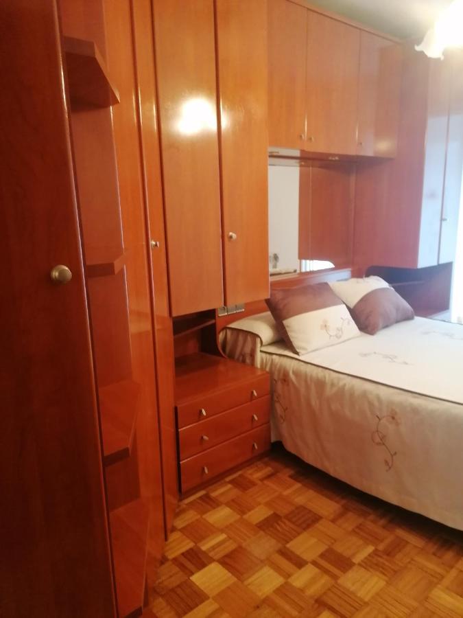 Alojamiento Nedymar Appartamento Oviedo Esterno foto