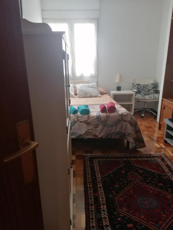 Alojamiento Nedymar Appartamento Oviedo Esterno foto
